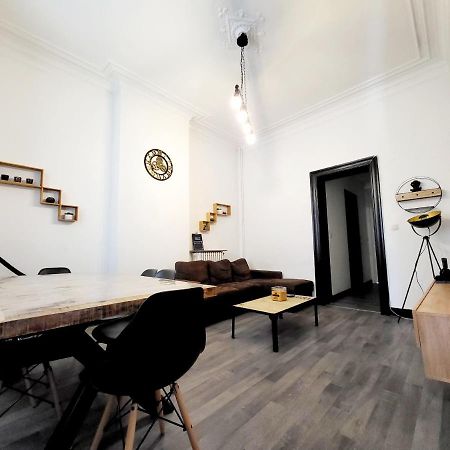 Ferienwohnung Chambre Privee Au 3E Etage Sans Ascenceur En Plein Centre De Charleroi Exterior foto
