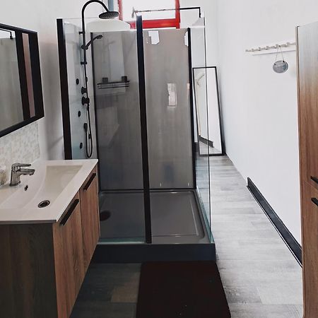 Ferienwohnung Chambre Privee Au 3E Etage Sans Ascenceur En Plein Centre De Charleroi Exterior foto