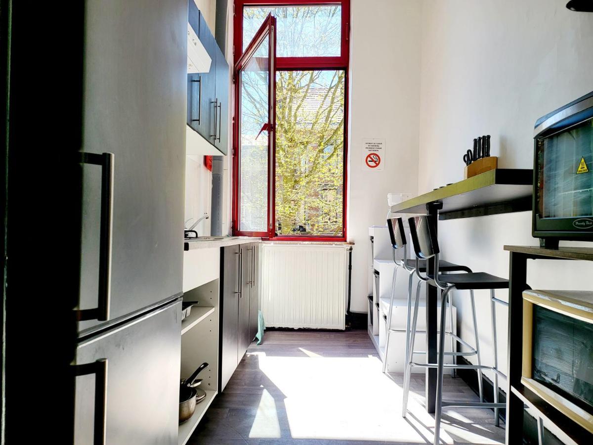 Ferienwohnung Chambre Privee Au 3E Etage Sans Ascenceur En Plein Centre De Charleroi Exterior foto